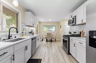 2122 S 86th St, West Allis, WI 53227 - Photo 11