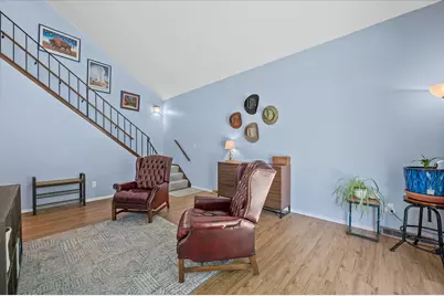 8606 N Servite Dr, Milwaukee, WI 53223 - Photo 9