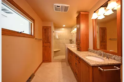202  Lac La Belle Dr, Lac La Belle, WI 53066 - Photo 11
