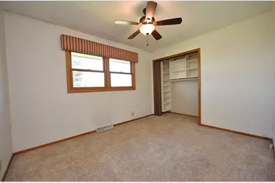 202  Lac La Belle Dr, Lac La Belle, WI 53066 - Photo 15