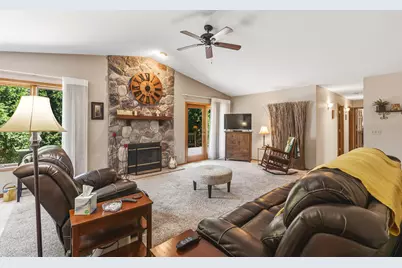 N81W13163  Country Terrace Ln, Menomonee Falls, WI 53051 - Photo 3