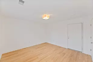 208 E Reservoir Ave, Milwaukee, WI 53212 - Photo 27
