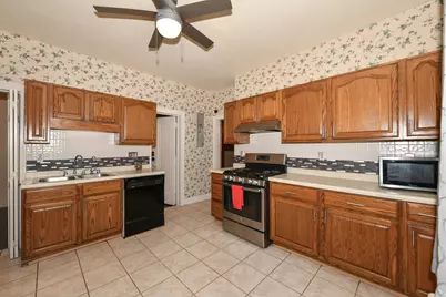 2259 S 17th St, Milwaukee, WI 53215 - Photo 11