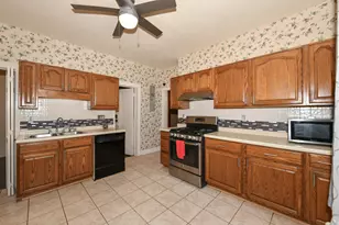 2259 S 17th St, Milwaukee, WI 53215 - Photo 11