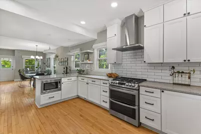 1505  St Charles St, Wauwatosa, WI 53213 - Photo 9