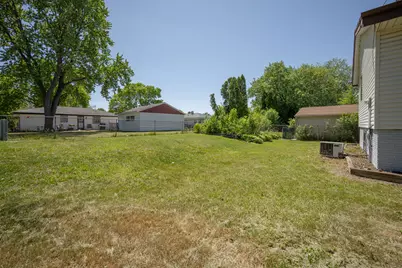 7821  W Hustis St, Milwaukee, WI 53223 - Photo 23