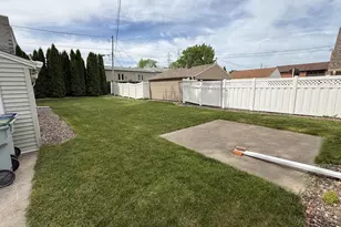 911 E Norwich St, Milwaukee, WI 53207 - Photo 13