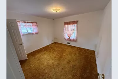 911 E Norwich St, Milwaukee, WI 53207 - Photo 5