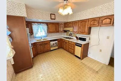 911 E Norwich St, Milwaukee, WI 53207 - Photo 3