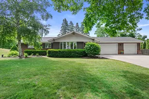 3560 Goetz Dr, Brookfield, WI 53005 - Photo 3