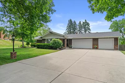 3560  Goetz Dr, Brookfield, WI 53005 - Photo 9