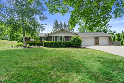 3560  Goetz Dr, Brookfield, WI 53005 - Photo 11