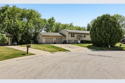 W233N6045  Teakwood Ct #W233N6043, Sussex, WI 53089 - Photo 3
