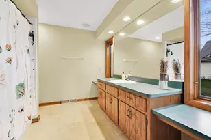 S79W19225 River Oaks Ct, Muskego, WI 53150 - Photo 17