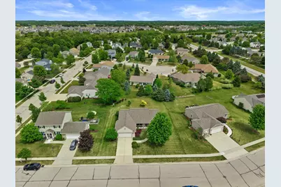 1345  Bluebird Dr, Oconomowoc, WI 53066 - Photo 39