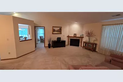 6235 S Creekside Dr #19, Cudahy, WI 53110 - Photo 7