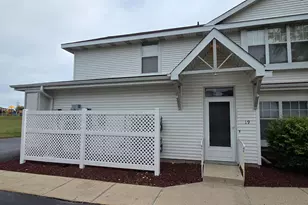 6235 S Creekside Dr, Cudahy, WI 53110 - Photo 3