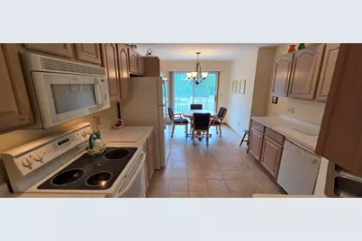 6235 S Creekside Dr #19, Cudahy, WI 53110 - Photo 11