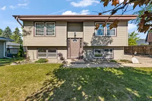 855 Lois Ct, Hartford, WI 53027 - Photo 1