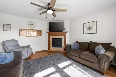 855  Lois Ct, Hartford, WI 53027 - Photo 7