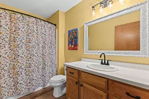 9342 W Loomis Rd, Franklin, WI 53132 - Photo 17
