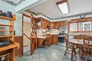 2354 S 32nd St, Milwaukee, WI 53215 - Photo 9