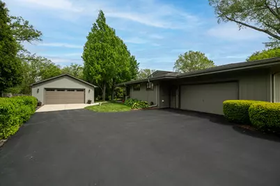 2735  Fenceline Rd, Racine, WI 53406 - Photo 9