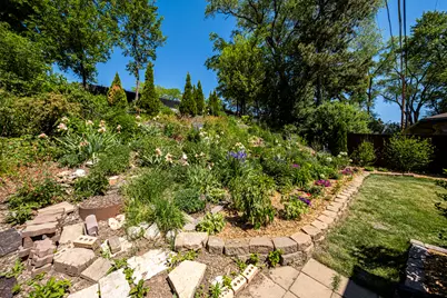 10536 W Grantosa Dr, Wauwatosa, WI 53222 - Photo 9