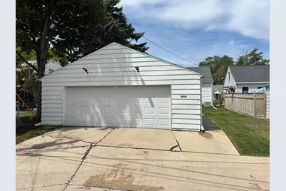 3906 S Kirkwood Ave, Saint Francis, WI 53235 - Photo 5