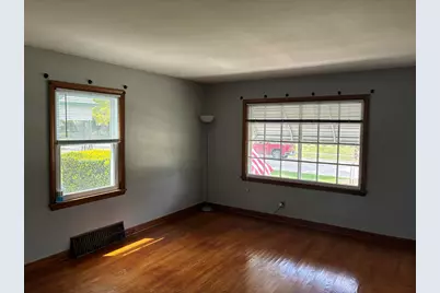 3906 S Kirkwood Ave, Saint Francis, WI 53235 - Photo 19