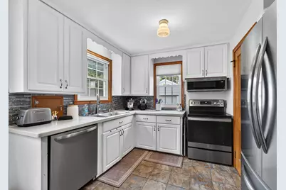 2814  Lasalle St, Racine, WI 53402 - Photo 5