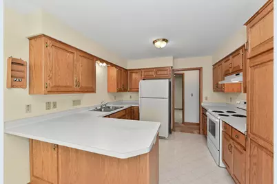 N22W26761  Shooting Star Rd, Pewaukee, WI 53072 - Photo 17