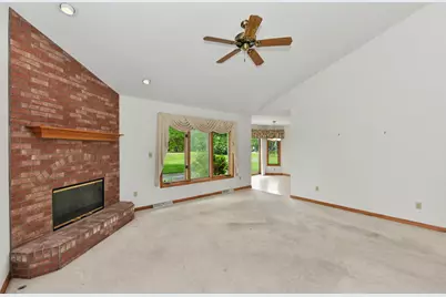 N22W26761  Shooting Star Rd, Pewaukee, WI 53072 - Photo 7