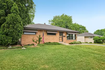 W151N8313  Thomas Dr, Menomonee Falls, WI 53051 - Photo 3