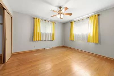 7216 W Layton Ave, Greenfield, WI 53220 - Photo 17