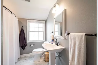 2550 N 93rd St, Wauwatosa, WI 53226 - Photo 21