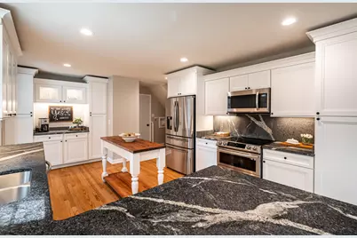 2550 N 93rd St, Wauwatosa, WI 53226 - Photo 9