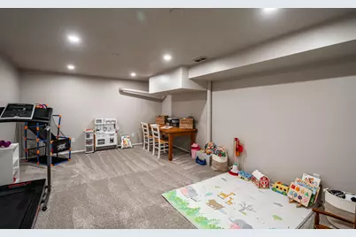 2550 N 93rd St, Wauwatosa, WI 53226 - Photo 23