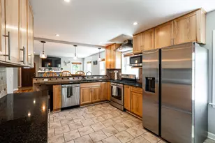 1309 S 91st St, West Allis, WI 53214 - Photo 7