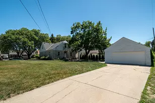 1309 S 91st St, West Allis, WI 53214 - Photo 25