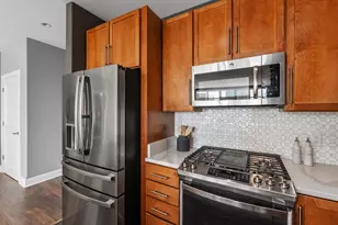 1550 E Royall Pl, Milwaukee, WI 53202 - Photo 9