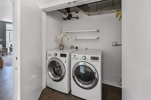 1550 E Royall Pl, Milwaukee, WI 53202 - Photo 25