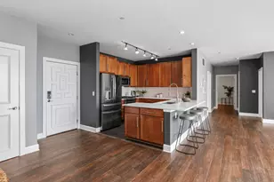 1550 E Royall Pl, Milwaukee, WI 53202 - Photo 11