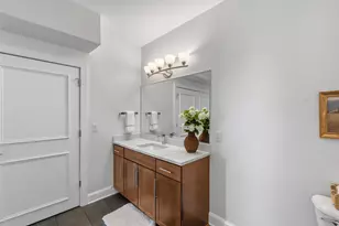 1550 E Royall Pl, Milwaukee, WI 53202 - Photo 23