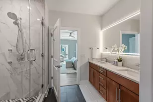 1550 E Royall Pl, Milwaukee, WI 53202 - Photo 13