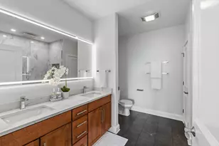 1550 E Royall Pl, Milwaukee, WI 53202 - Photo 13