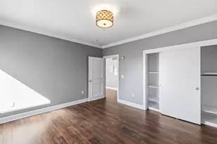 1550 E Royall Pl, Milwaukee, WI 53202 - Photo 25