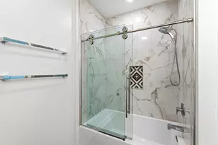 1550 E Royall Pl, Milwaukee, WI 53202 - Photo 23