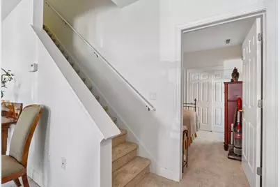 1550 N Warren Ave #113, Milwaukee, WI 53202 - Photo 9