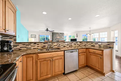 2138  Landings Ln, Delavan, WI 53115 - Photo 7